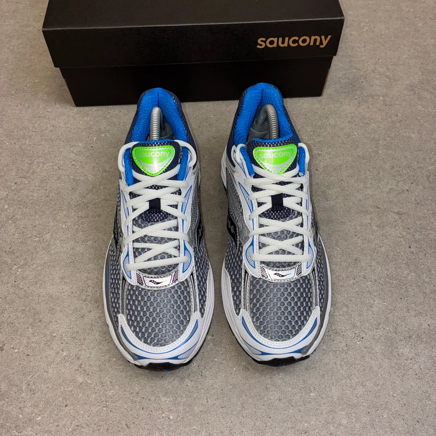 SAUCONY