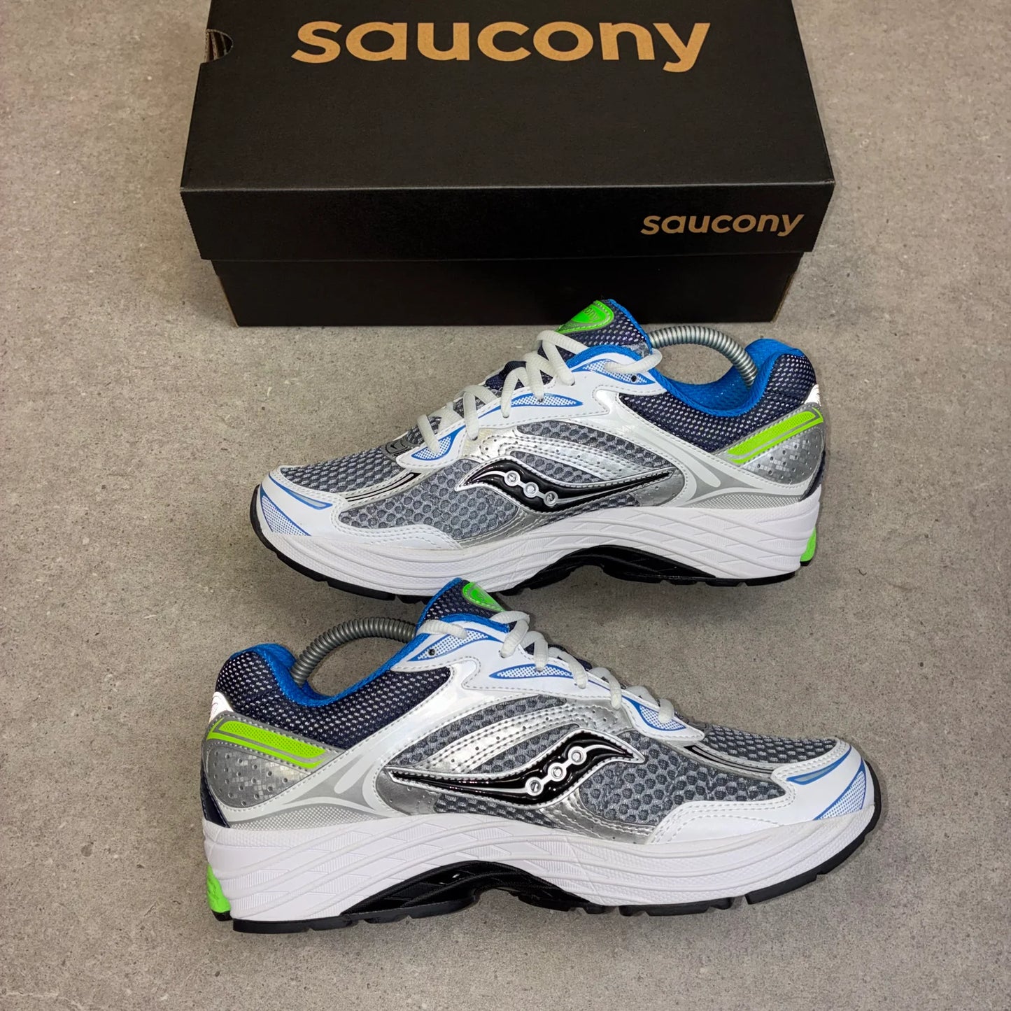 SAUCONY