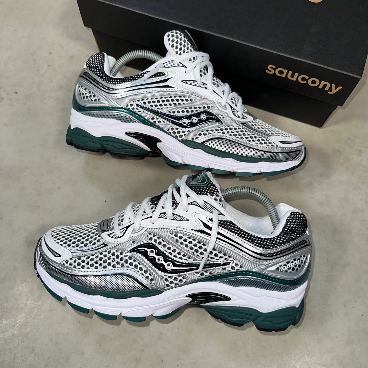 SAUCONY PROGRID OMNI 9 'WHITE/PINE'