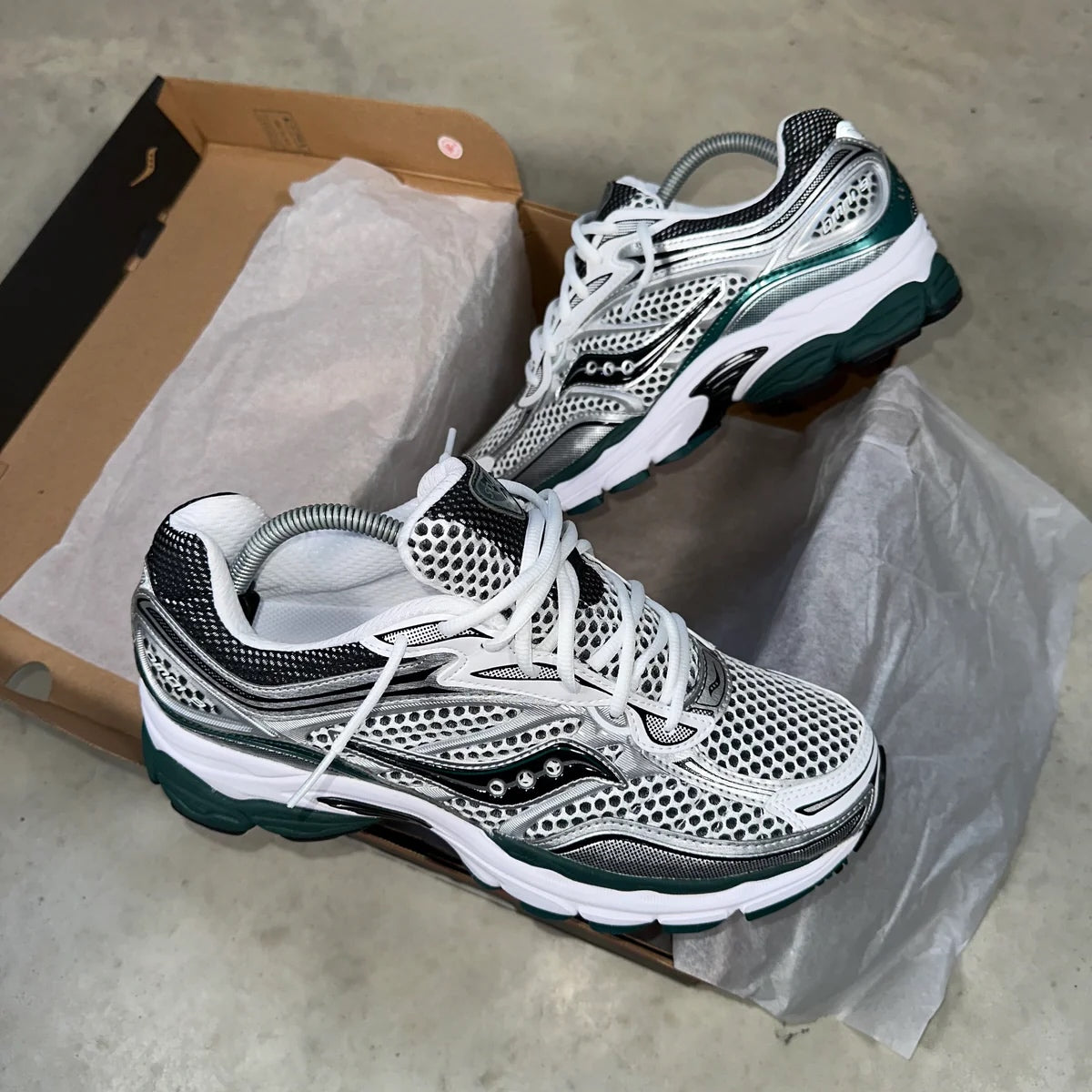 SAUCONY PROGRID OMNI 9 'WHITE/PINE'